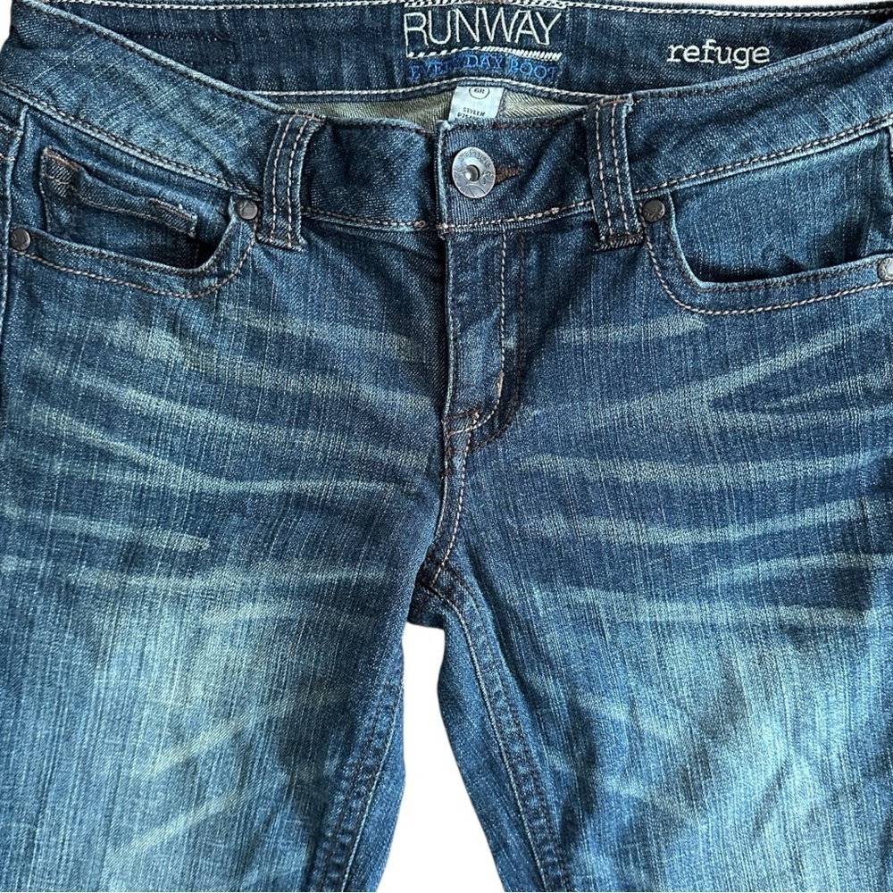 Refuge Runway Everyday Mid Rise Boot Jeans Size 6 - Picture 3 of 14